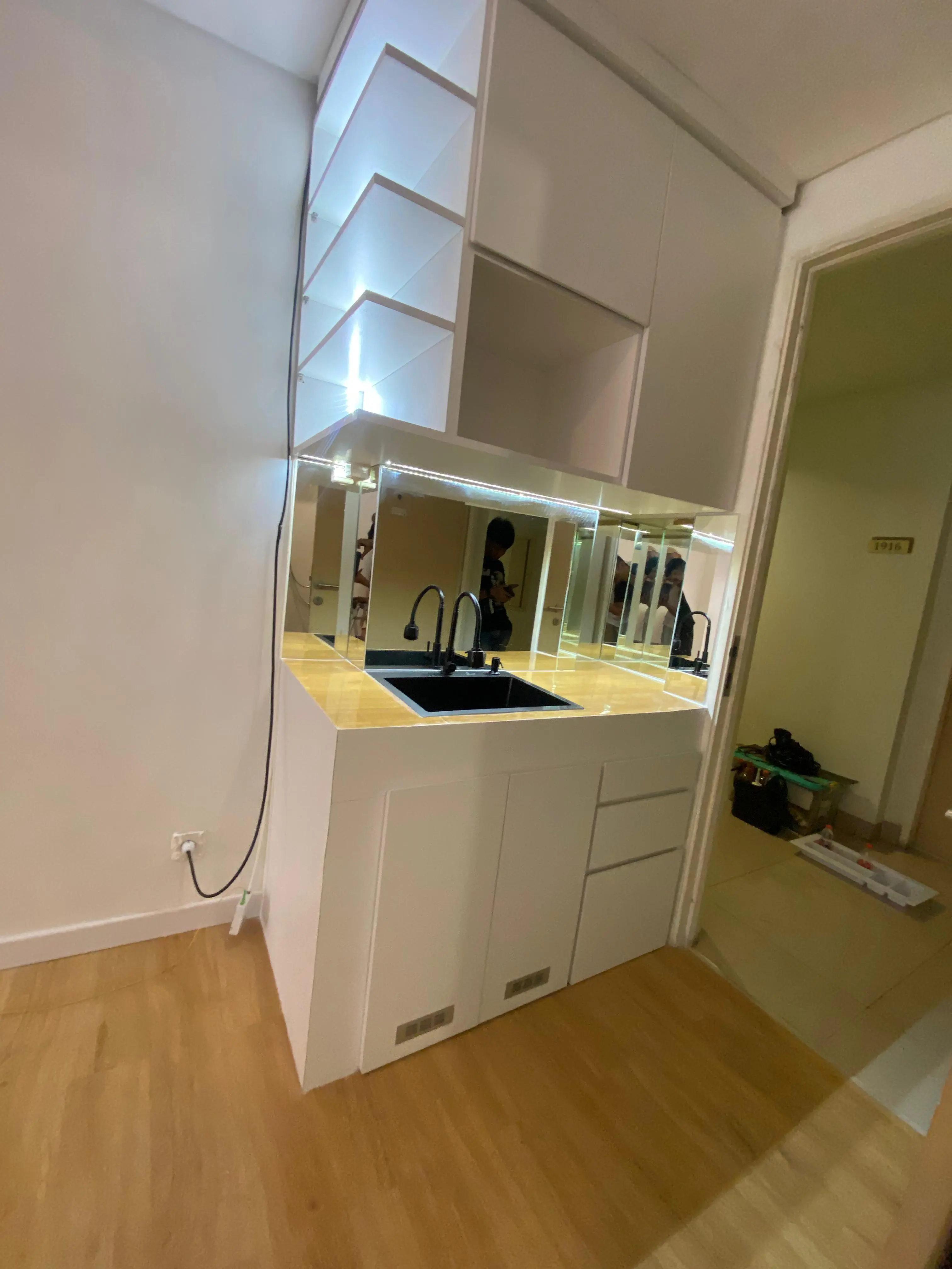 PANTRY MINIMALIS MODERN MULTIFUNGSI